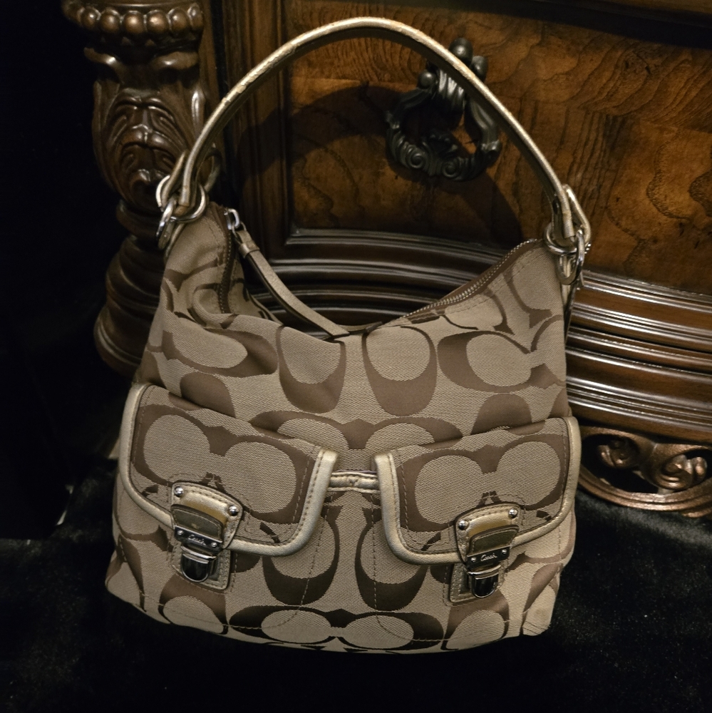 Coach F23392 Daisy Signature Pocket Hobo Handbag